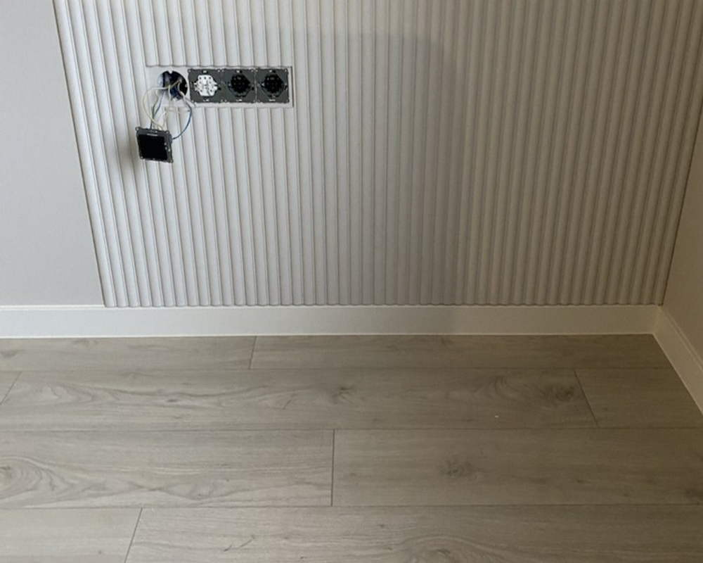 Плинтус ХДФ Dollken Cubu Flex Life 40мм х 11/13мм х 2,5 м 1013 (5012) Белый