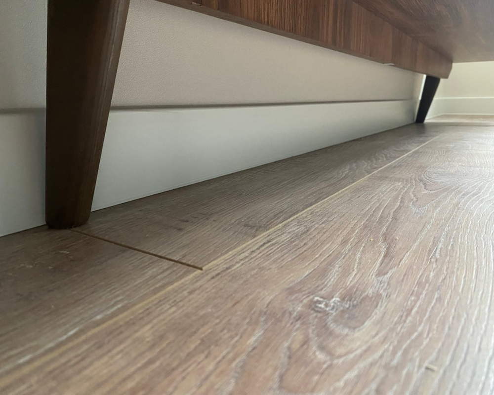 Плинтус ХДФ Dollken Cubu Flex Life 40мм х 11/13мм х 2,5 м 1013 (5012) Белый