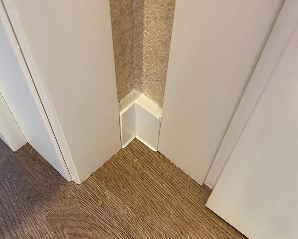 Плинтус ХДФ Dollken Cubu Flex Life XL 60 мм х 2,5 м 5012 Белый