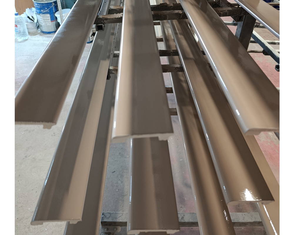 Плинтус СОЛИД 1 UHD 05/80 80*13*2000. Окраска включена в стоимость