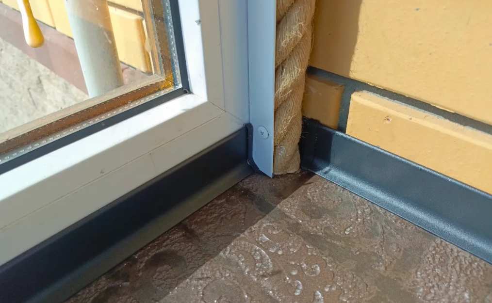 Плинтус алюминиевый Волшебная палочка 40 мм 3,0 м Чёрный матовый