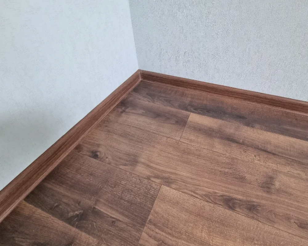 Плинтус ПВХ Идеал Классик 70мм 2,2м 208 Дуб мокко